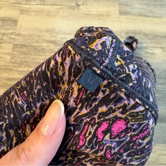 Black Lululemon Power Pivot Tank Top *Everlux Topography Multi - Picture 3 of 5